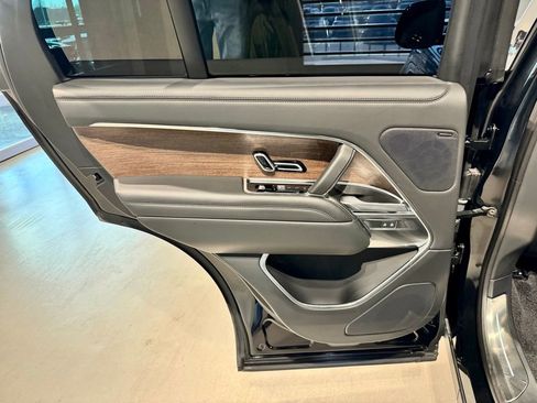 Used 2025 Land Rover Range Rover SE image 30