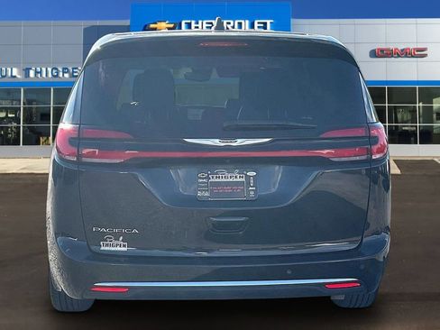 Used 2023 Chrysler Pacifica Touring-L FWD image 5