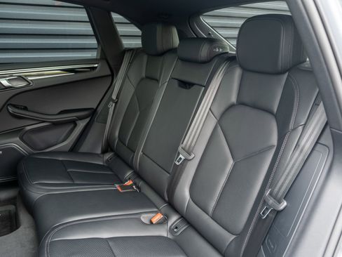 Certified 2026 Porsche Macan AWD/4WD image 33