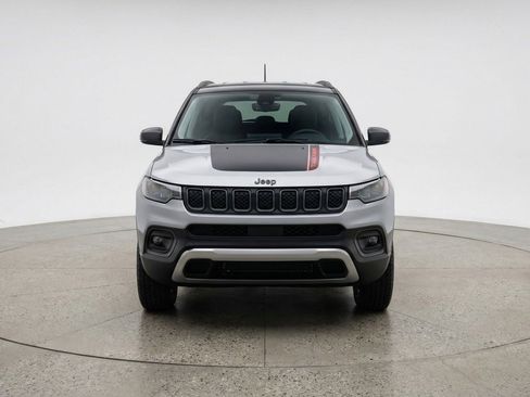 Used 2025 Jeep Compass Trailhawk AWD/4WD image 2