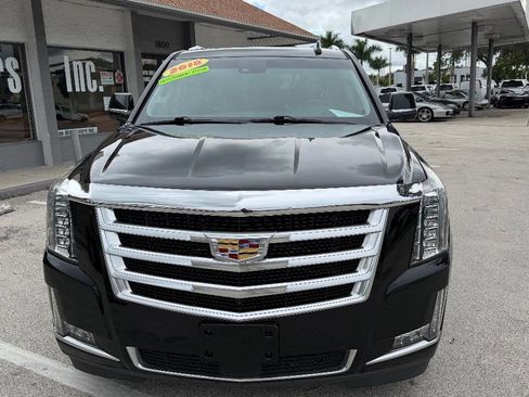Used 2018 Cadillac Escalade ESV Premium Luxury image 2