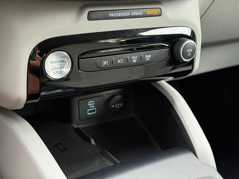 Certified 2023 Ford Escape SE w/ PHEV Premium Package image 19