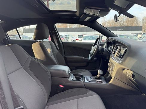 Used 2020 Dodge Charger SXT w/ Blacktop Package image 10