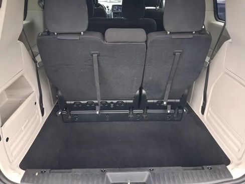 Used 2018 Dodge Grand Caravan SE w/ UConnect Hands-Free Group FWD image 19