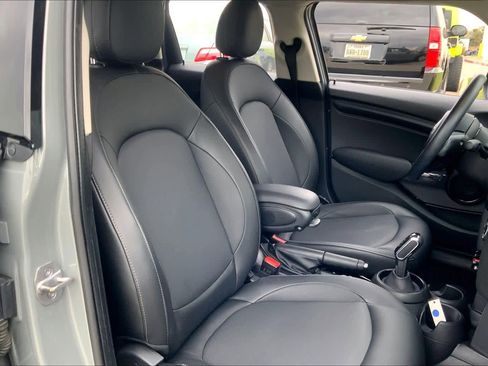 Used 2021 MINI Cooper 4-Door Hardtop image 8