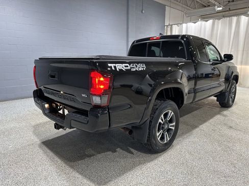 Used 2018 Toyota Tacoma TRD Sport image 4