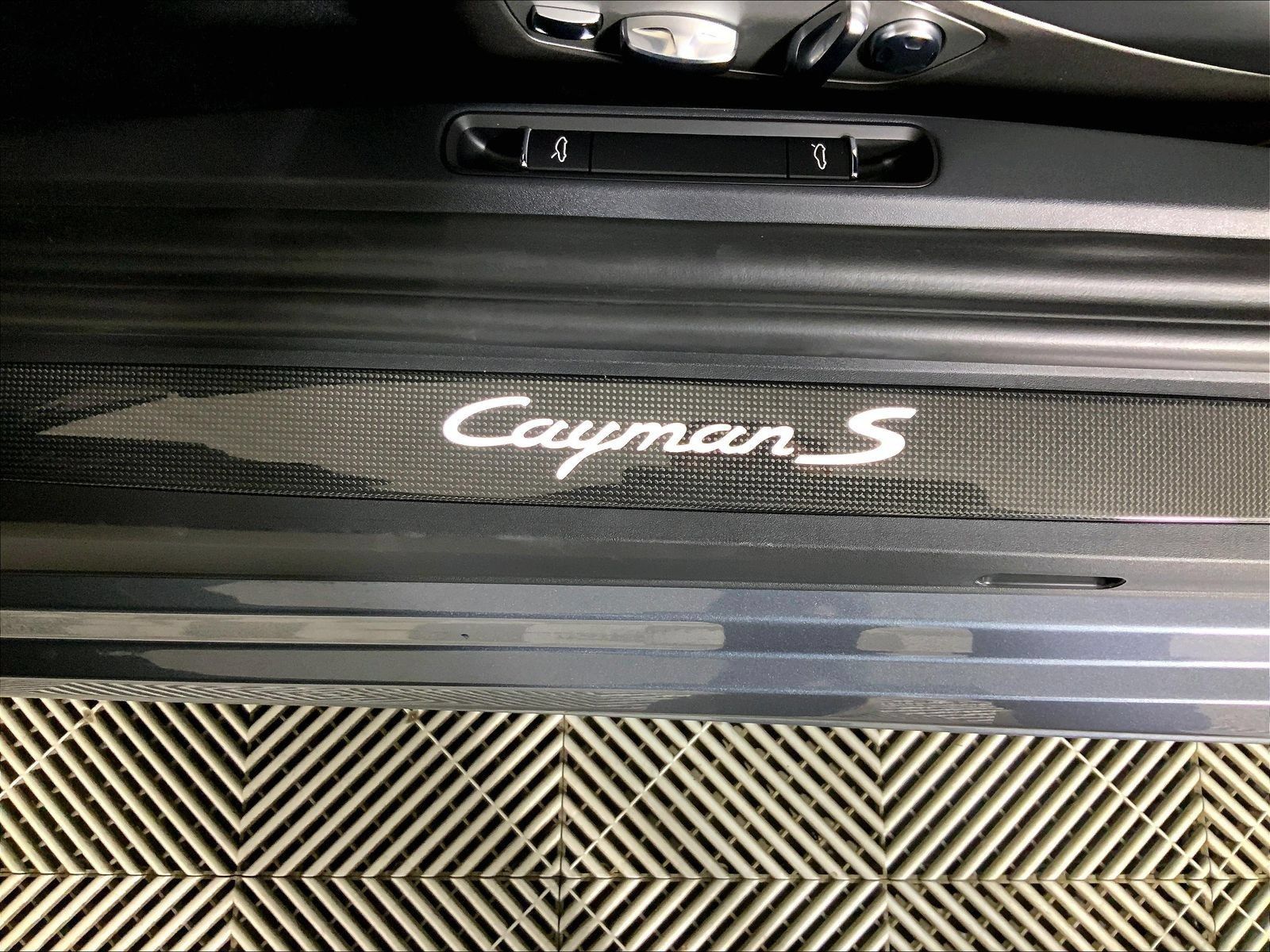 Used 2025 Porsche 718 Cayman S RWD image 20
