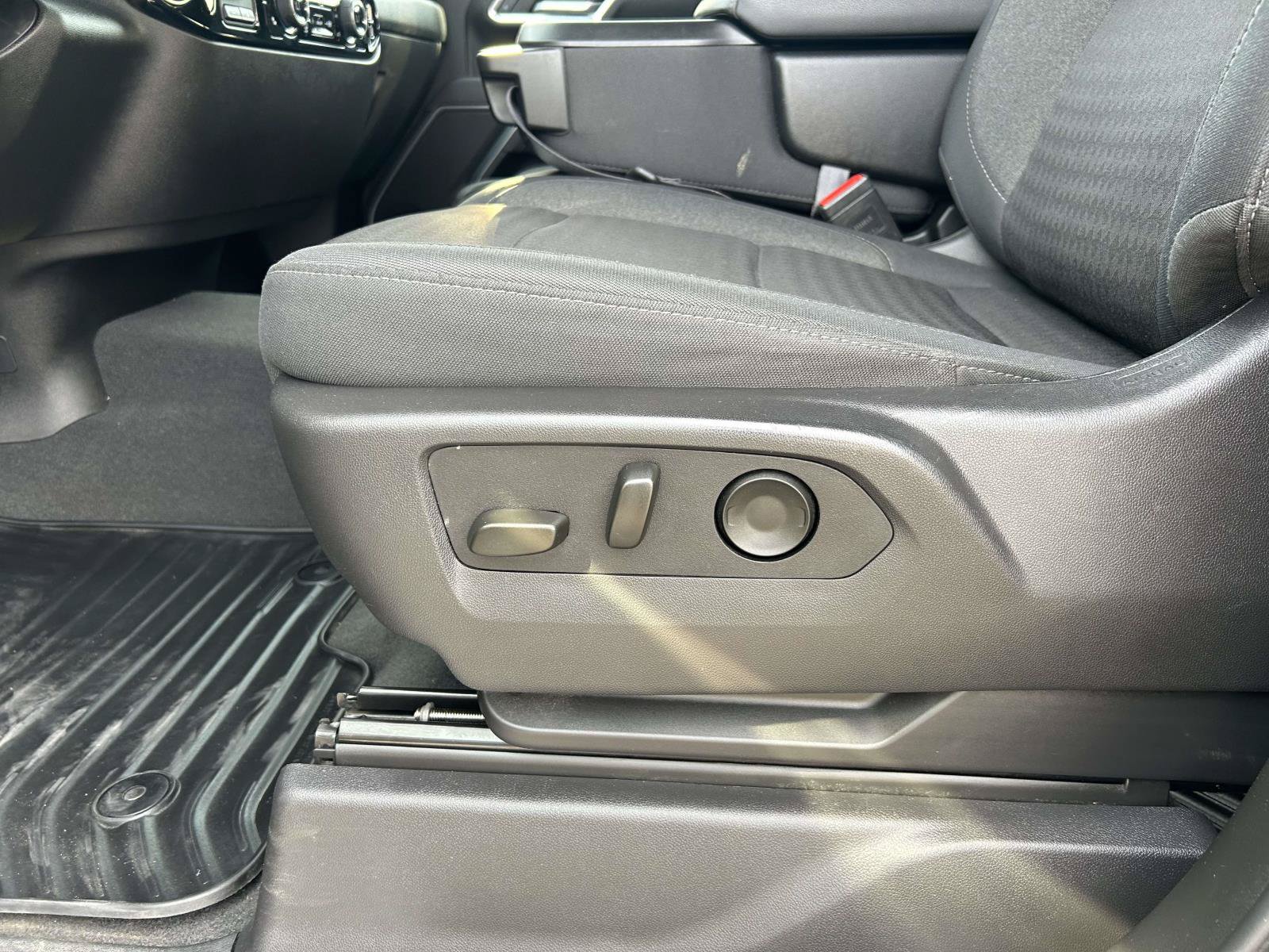 Used 2025 Chevrolet Silverado 2500 LT w/ Convenience Package AWD/4WD image 19