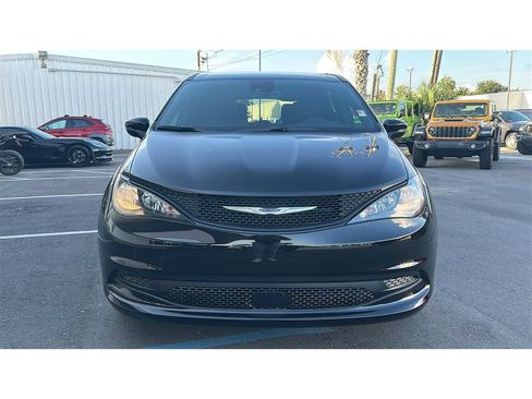 New 2027 Chrysler Pacifica LX FWD image 9