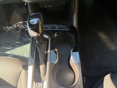 Used 2025 Buick Envista Sport Touring image 41