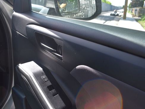 Used 2025 Toyota Highlander LE FWD image 22