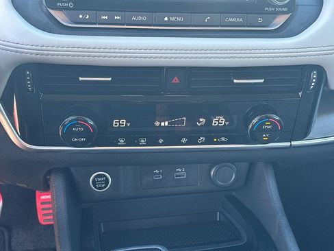 Used 2022 Nissan Rogue SV image 29