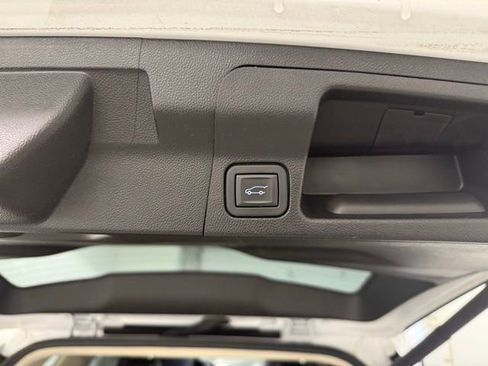 Certified 2023 GMC Acadia Denali w/ Denali Ultimate Package image 8