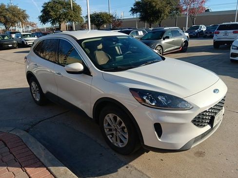 Used 2020 Ford Escape SE image 4