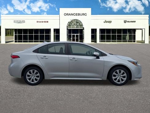 Used 2024 Toyota Corolla LE FWD image 9