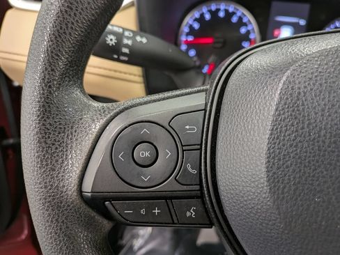 Used 2022 Toyota RAV4 LE AWD/4WD image 17