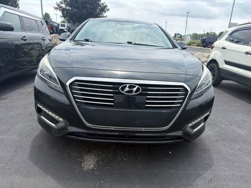 Used 2017 Hyundai Sonata Limited FWD image 2