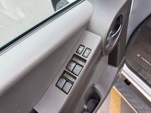 Used 2015 Nissan Xterra S image 12