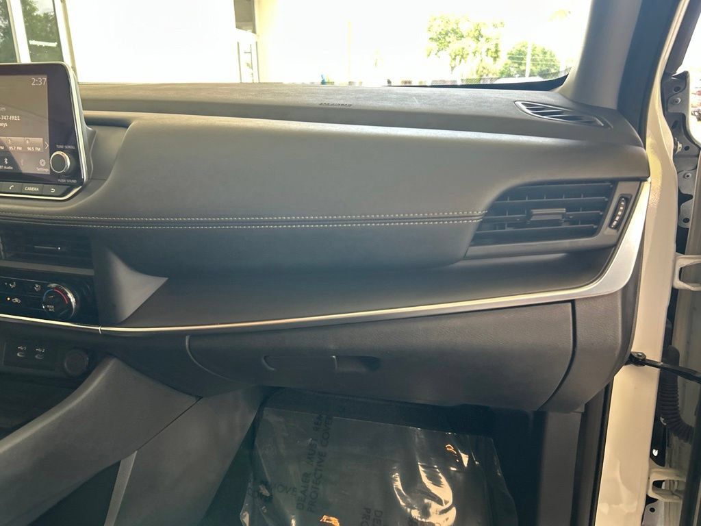 Used 2024 Nissan Rogue S FWD image 21