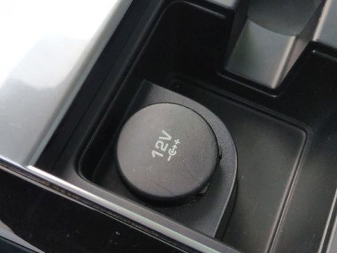 Used 2019 Land Rover Range Rover Velar R-Dynamic SE image 33