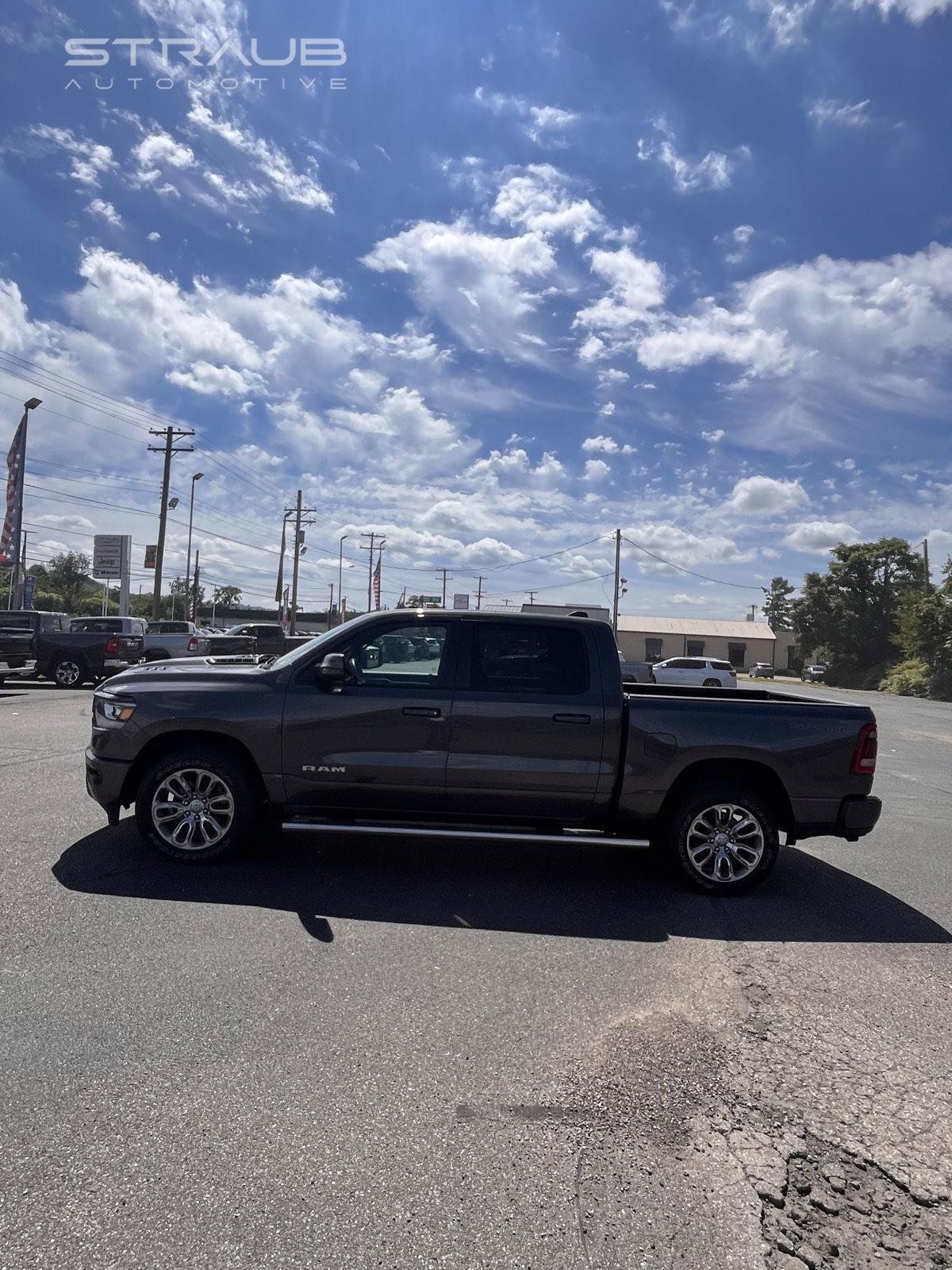 Used 2023 RAM 1500 Laramie AWD/4WD image 5