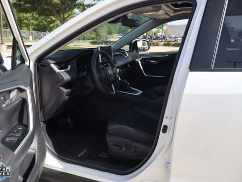 Used 2025 Toyota RAV4 XLE Premium w/ Blackout Package (GST) FWD image 23