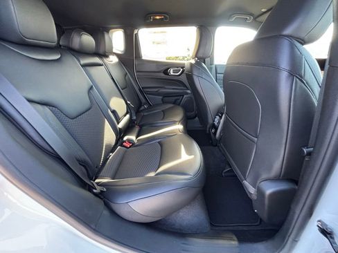 New 2026 Jeep Compass Latitude image 8