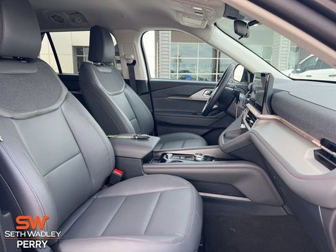 New 2025 Ford Explorer Active w/ Active Comfort Package image 15