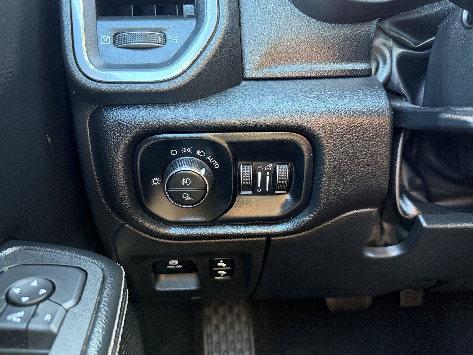 Used 2025 RAM 1500 Laramie AWD/4WD image 13