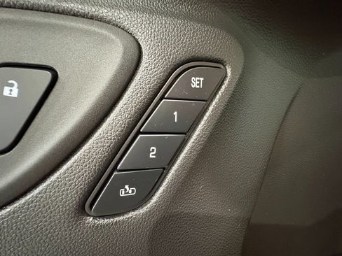 Used 2023 Buick Encore GX Essence w/ Experience Buick Package FWD image 34