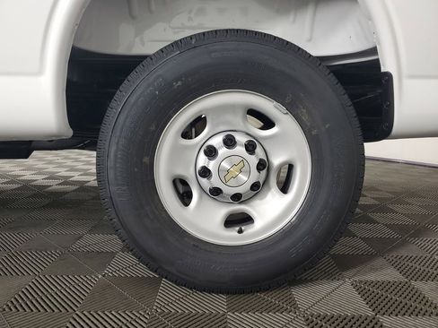 New 2025 Chevrolet Express 2500 image 30