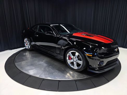 Used 2010 Chevrolet Camaro SS w/ Orange Stripe Package RWD image 15
