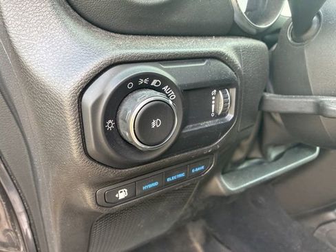 Used 2023 Jeep Wrangler Unlimited Sahara w/ Cold Weather Group AWD/4WD image 7