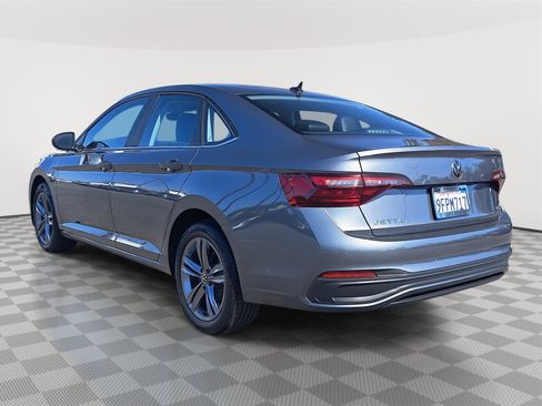 Used 2023 Volkswagen Jetta SE w/ Panoramic Sunroof Package image 7