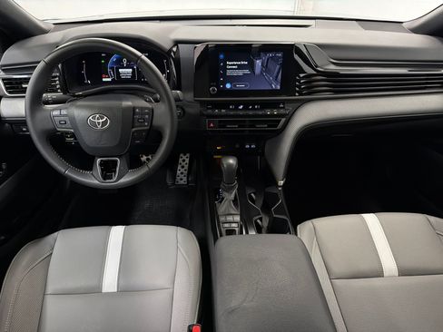 Used 2025 Toyota Camry SE w/ Convenience Package FWD image 15