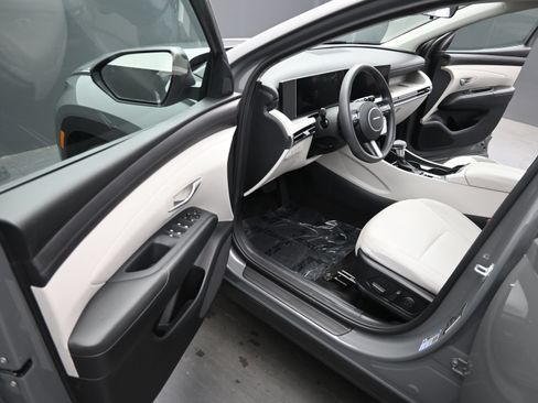 Used 2025 Hyundai Tucson SEL FWD image 15