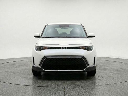 Used 2025 Kia Soul LX w/ LX Technology Package FWD image 2