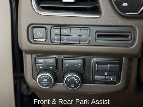 Used 2021 Chevrolet Tahoe Z71 w/ Z71 Off-Road Package AWD/4WD image 18