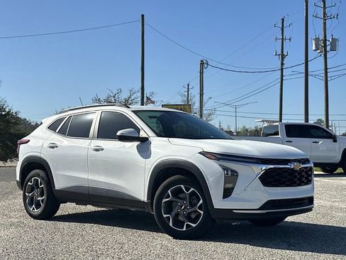 Used 2024 Chevrolet Trax LT image 11