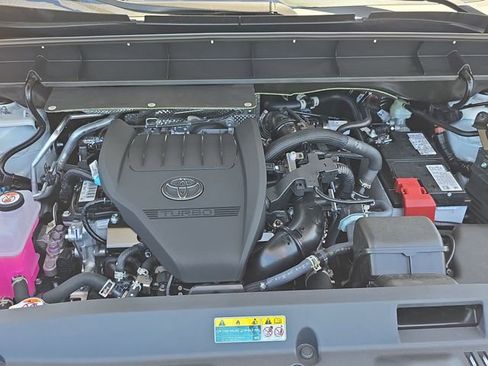 New 2026 Toyota Highlander Platinum image 32