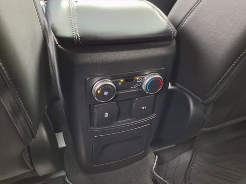 Used 2022 Ford Explorer XLT w/ Equipment Group 202A image 6