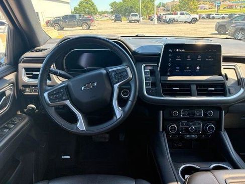 Used 2023 Chevrolet Tahoe Z71 w/ Luxury Package AWD/4WD image 3