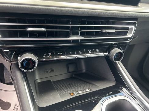 New 2026 Chevrolet Traverse LT w/ Sun and Wheel Package FWD image 26