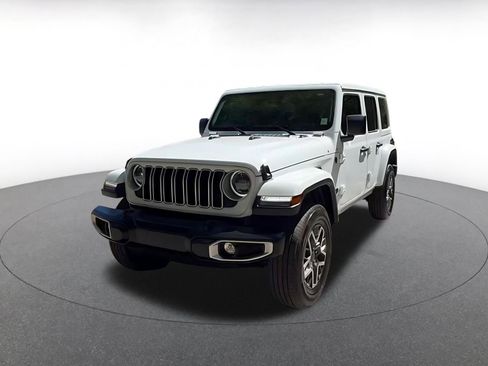 Used 2025 Jeep Wrangler Unlimited Sahara AWD/4WD image 7