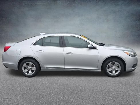 Used 2016 Chevrolet Malibu LT FWD image 8
