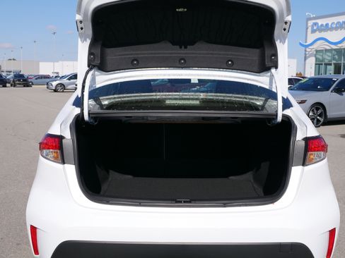 Used 2025 Toyota Corolla LE image 14