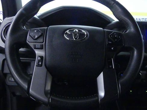 Used 2019 Toyota Tacoma TRD Off-Road w/ Technology Package AWD/4WD image 16