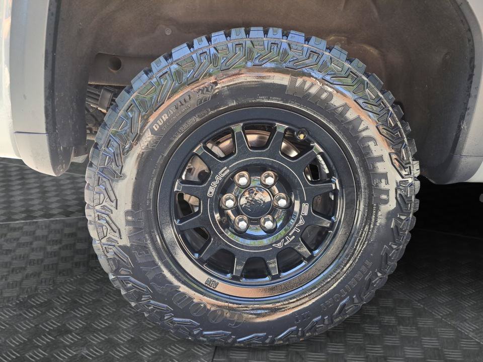 Used 2024 GMC Sierra 1500 AT4X w/ AT4X AEV Edition AWD/4WD image 17