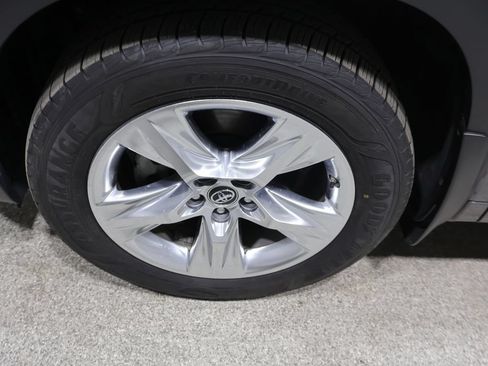 Used 2017 Toyota Highlander Limited w/ Protection Package #3 AWD/4WD image 9