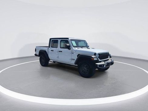 Certified 2025 Jeep Gladiator Sport AWD/4WD image 2